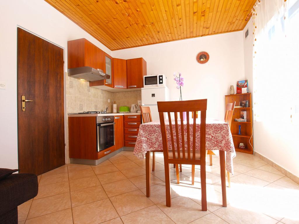 House Sandra 1430 Peresiji エクステリア 写真