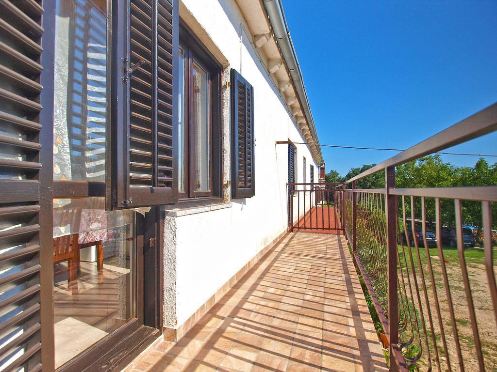 House Sandra 1430 Peresiji エクステリア 写真