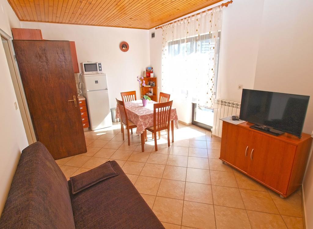 House Sandra 1430 Peresiji エクステリア 写真